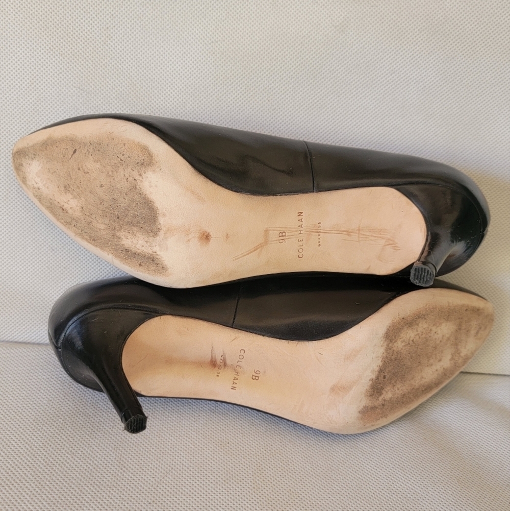 *MINT - COLE HAAN BLACK LEATHER HEELS (sz 9) - Picture 5 of 6